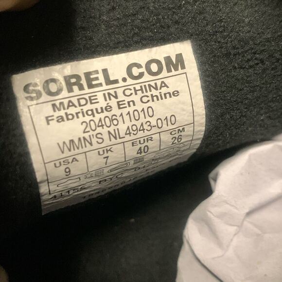 SOREL WOMEN'S SIZE 9 OUT N ABOUT III PUFFY ZIP BOOT, Black / White - Picture 10 of 10